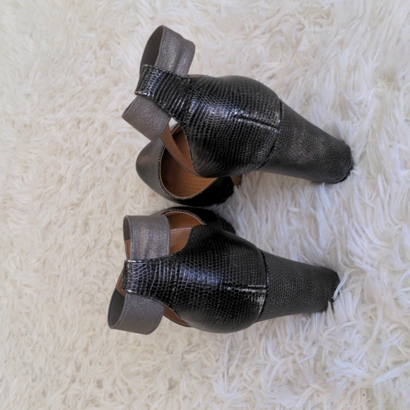 Silver, shimmer, snake-type pattern pumps - Picture 7 of 9